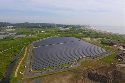 Photo: Large-scale solar power plant in Higashimatsuyama