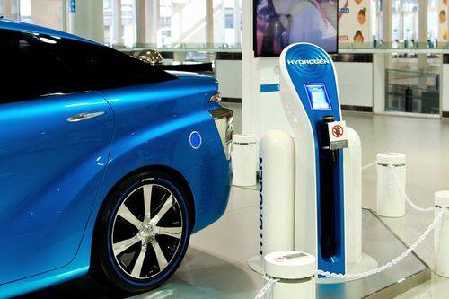 Photo: Toyota MIRAI and Hydrogen Fueling Station