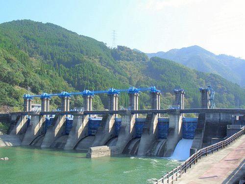 Arase Dam before removal, November 2005
