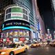 リコー、NYタイムズスクエアに100％自然エネルギーの広告塔が完成