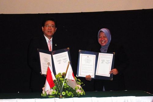 写真：インドネシア・スラバヤ市との環境姉妹都市提携に関する覚書締結