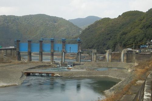 写真：撤去工事中の荒瀬ダム