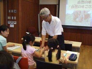 JFS/Children Visit Tohoku University's Ecollab. -- Learning Future Technologies through Environmental Study