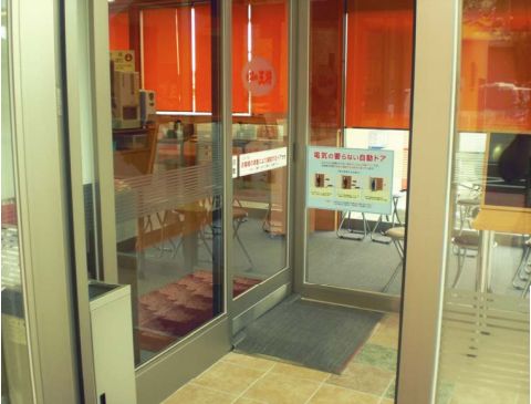 JFS/Restaurant Chain Introduces Non-Electric Automatic Sliding Doors