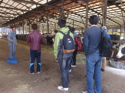JFS/Japanese Student Organization Lends Support to Business that Connects Farmers, Consumers
